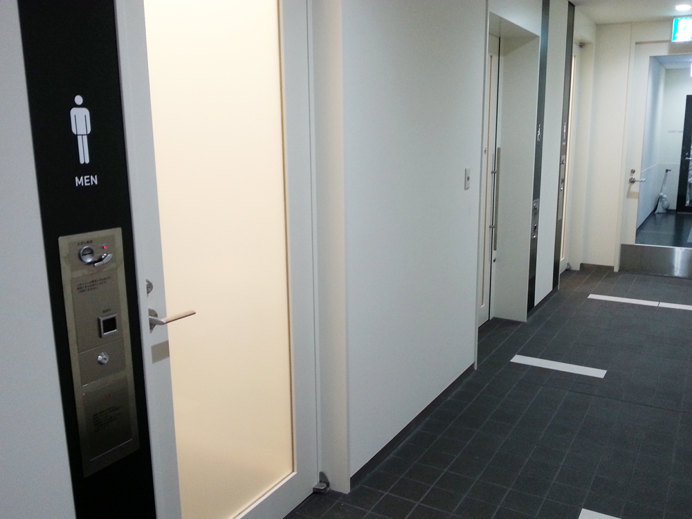 新宿区　商業施設コイン式トイレ導入工事